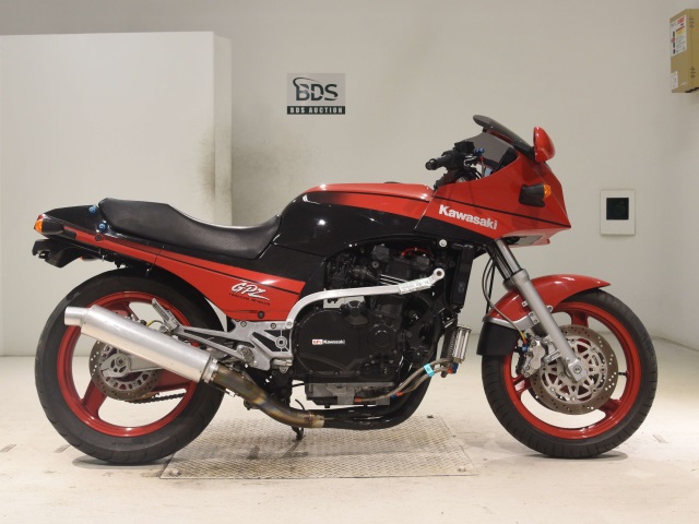 Kawasaki GPZ900R 1990